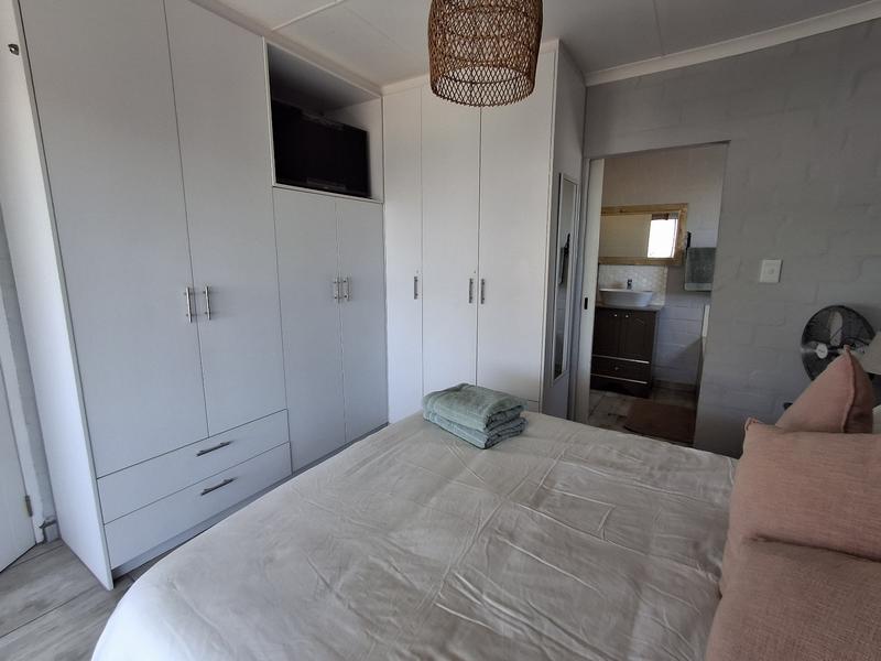 To Let 4 Bedroom Property for Rent in Britannia Bay Western Cape